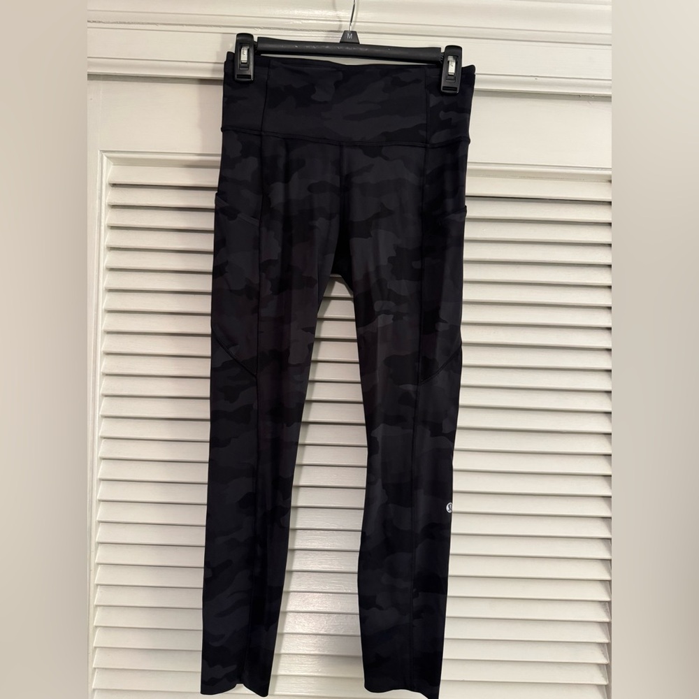 Lululemon Athletica Black Leggings Sleek Form-Fitting Design